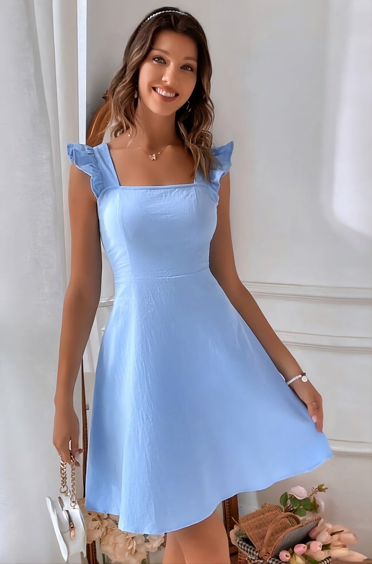 Vestido corto con nudo de lazo en la espalda - Claudia