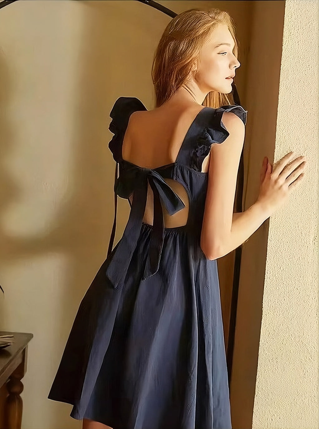 Vestido corto con nudo de lazo en la espalda - Claudia