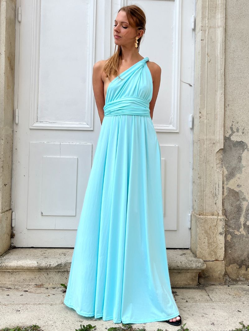 Robe longue bleue multiposition odyssée pour divers styles, parfaite pour des occasions élégantes et variées.