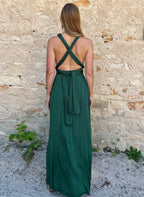 Robe multiposition Odyssée élégante en vert, idéale pour différentes occasions, combinant style et polyvalence.