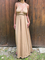 Robe multiposition odysée élégante pour cérémonie, versatile avec multiples styles, parfaite pour tout événement spécial.