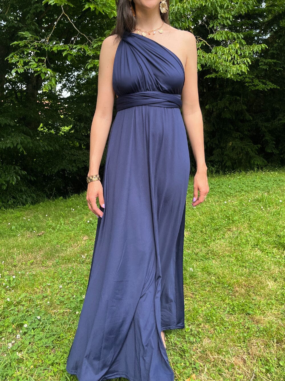 Robe multiposition élégante "Odyssée" couleur bleu marine, idéale pour des styles variés et des occasions spéciales.