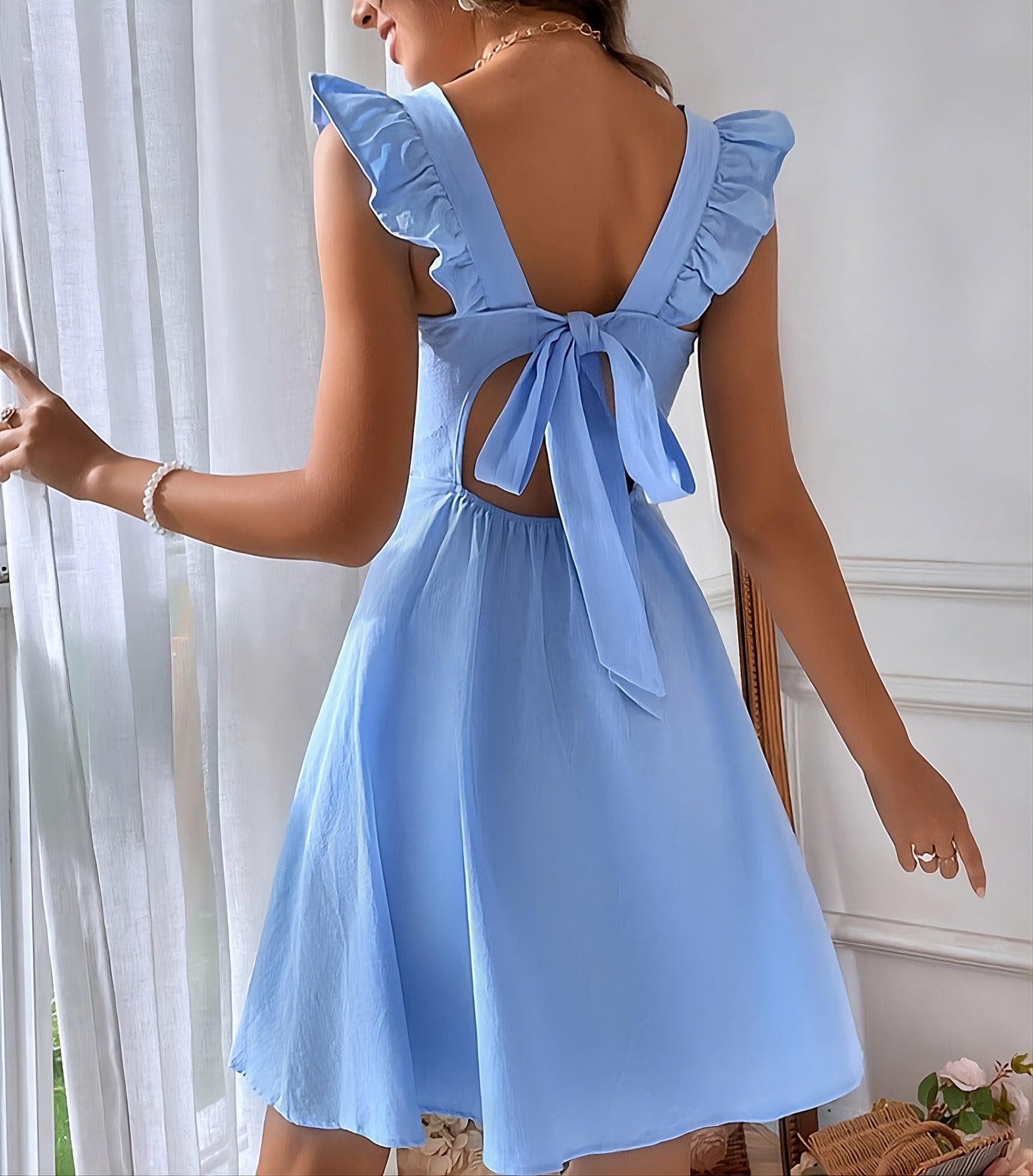 Vestido corto con nudo de lazo en la espalda - Claudia